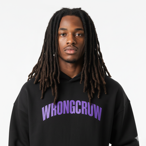 Wrongcrow Arch Logo Schwarzer Hoodie lila Schrift